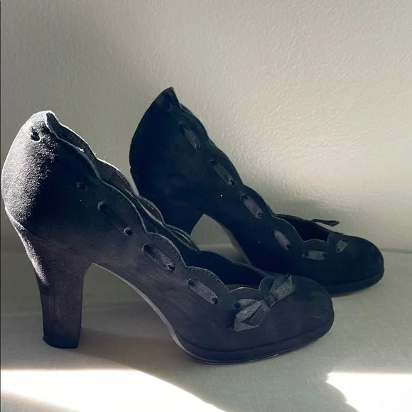 Daisy Fuentes Black Suede Scallop Laced Trim Heels Size 7 - Picture 5 of 10